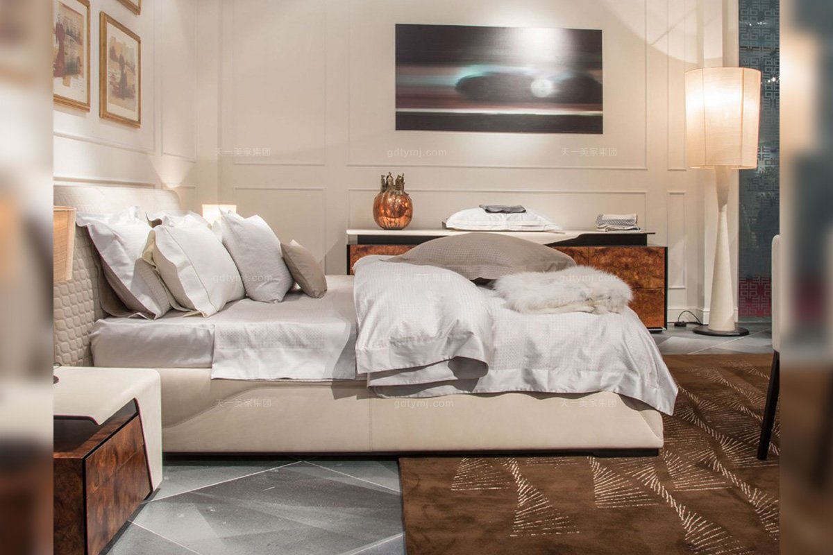 名貴高端輕奢別墅家具品牌臥室現(xiàn)代米白色時(shí)尚雙人大床雙人大床