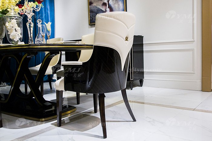 高端奢華會(huì)所別墅品牌輕奢現(xiàn)代餐廳家具黑檀超纖餐桌椅組合扶手餐椅